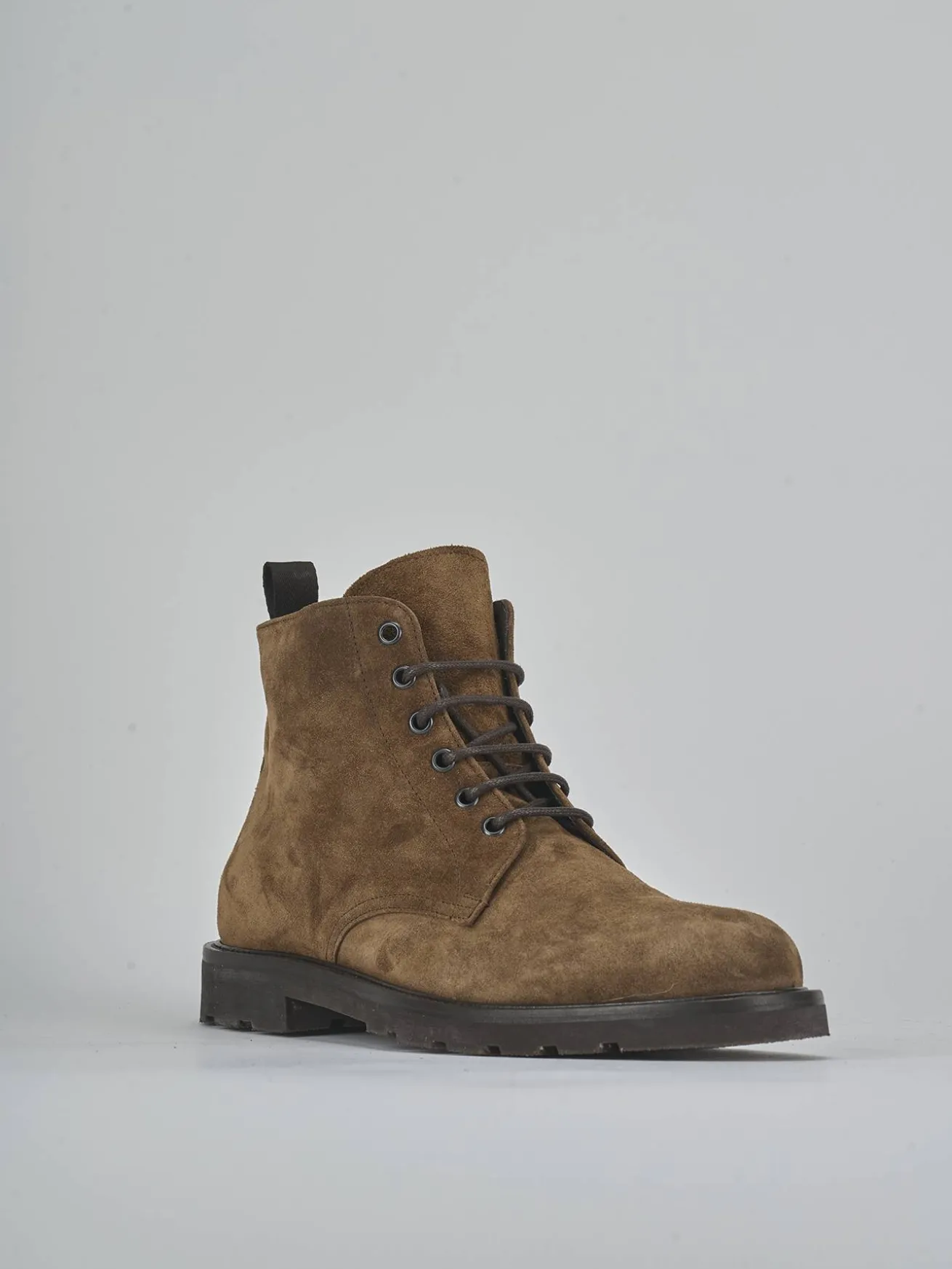 Anfibi camoscio marrone