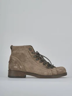 Anfibi tacco 2cm camoscio testa