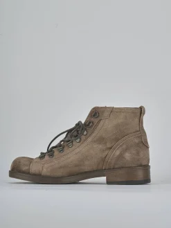 Anfibi tacco 2cm camoscio testa