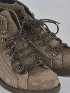 Anfibi tacco 2cm camoscio testa