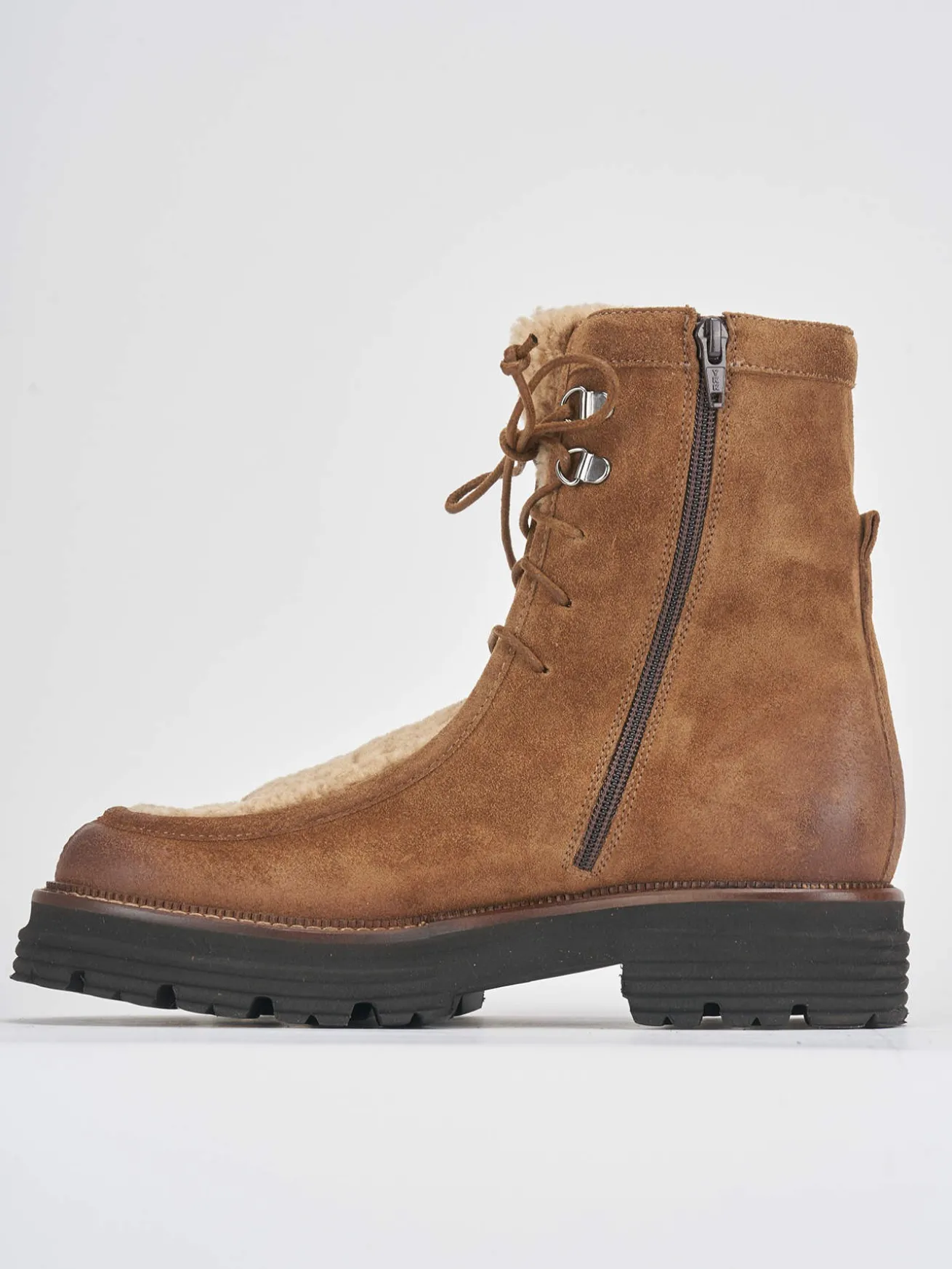 Anfibi tacco 2cm camoscio marrone