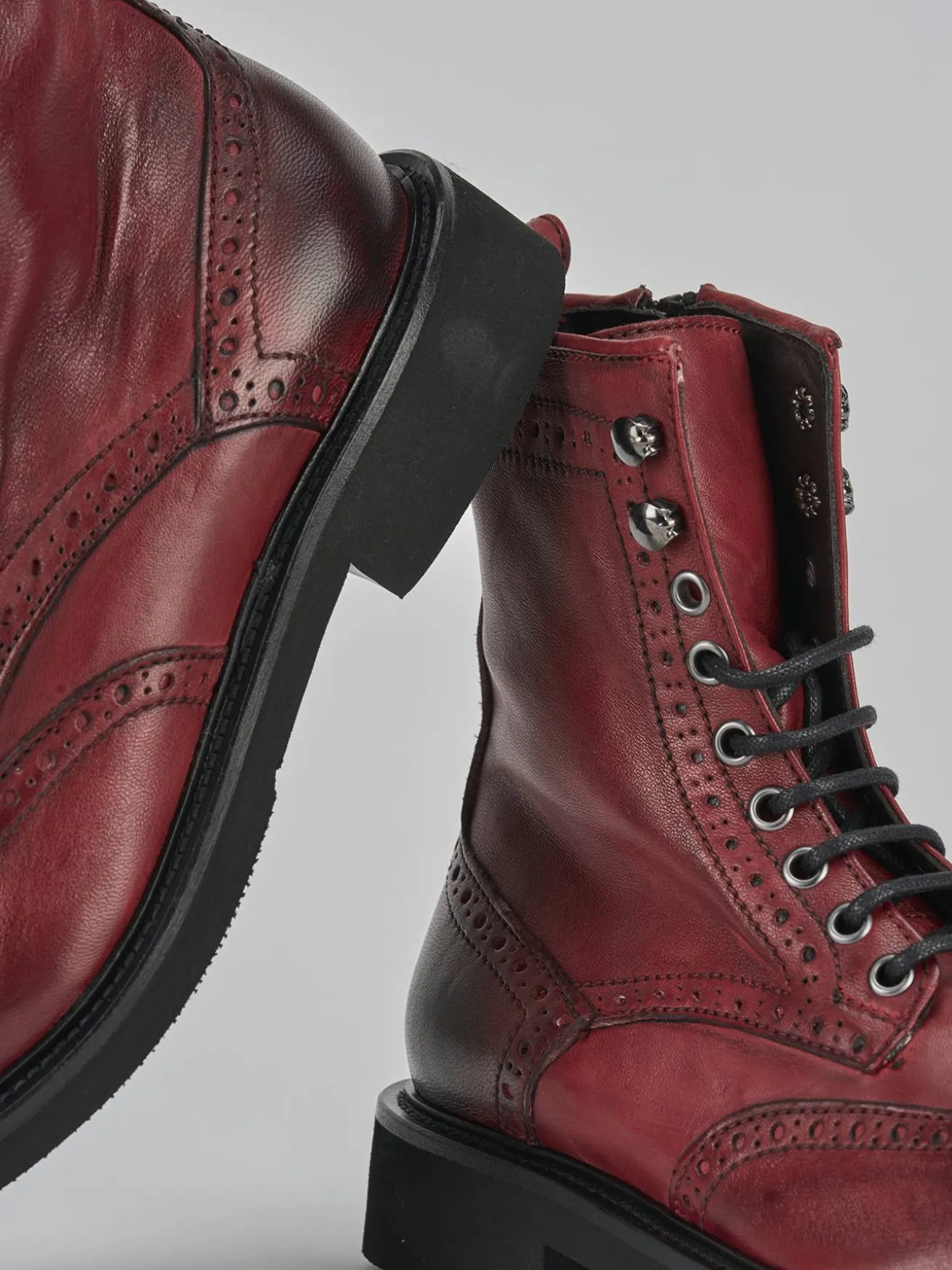 Anfibi tacco 2cm pelle bordo'