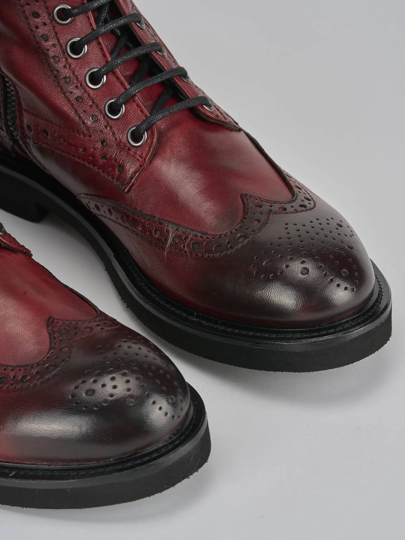 Anfibi tacco 2cm pelle bordo'