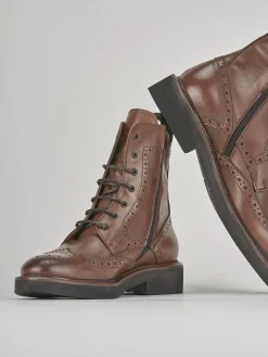 Anfibi tacco 2cm pelle marrone