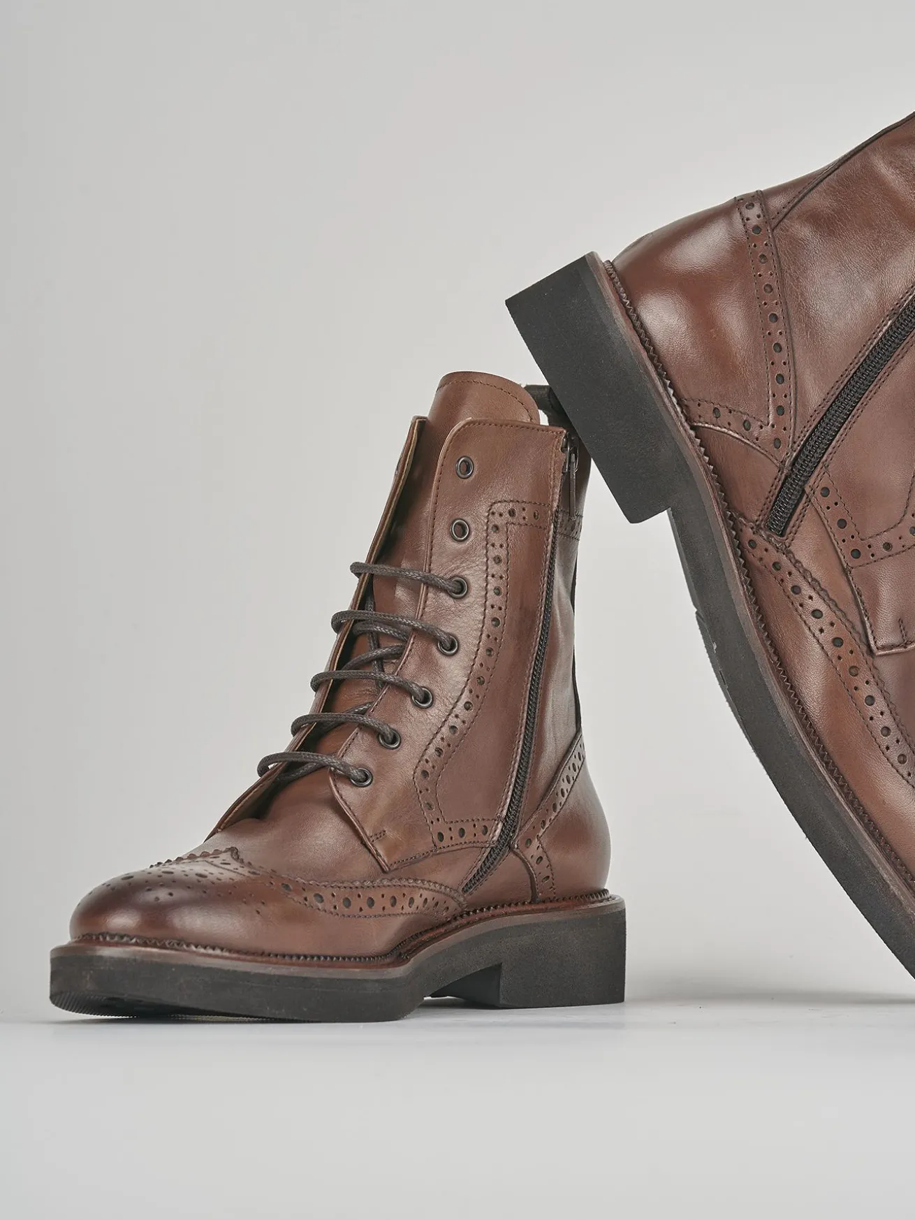 Anfibi tacco 2cm pelle marrone