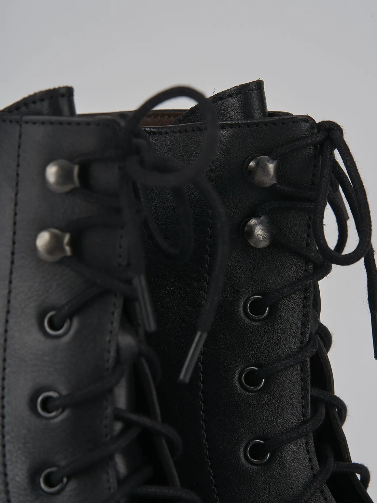 Anfibi tacco 1cm pelle nero