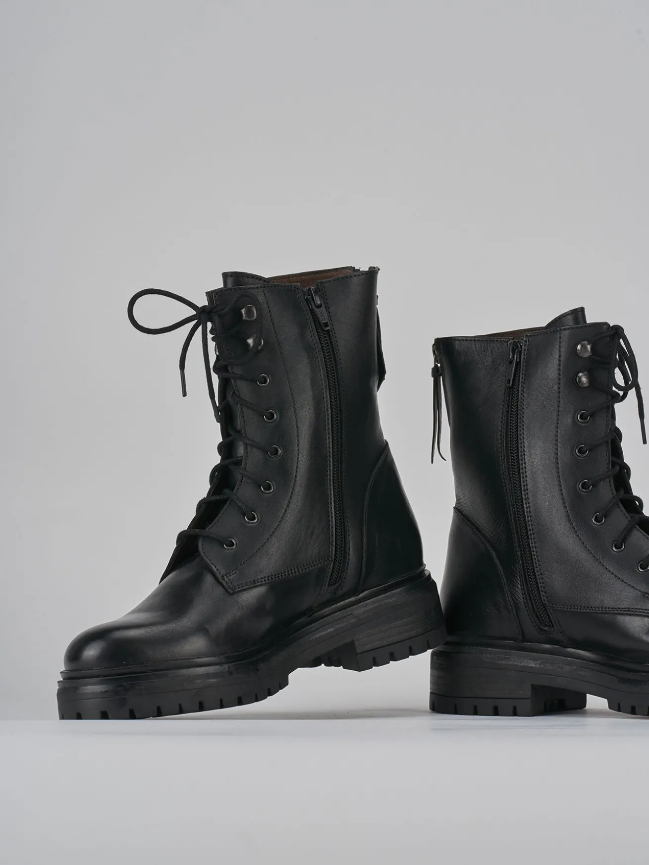 Anfibi tacco 1cm pelle nero