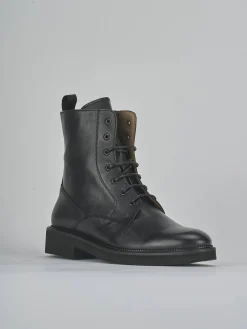 Anfibi tacco 2cm pelle nero