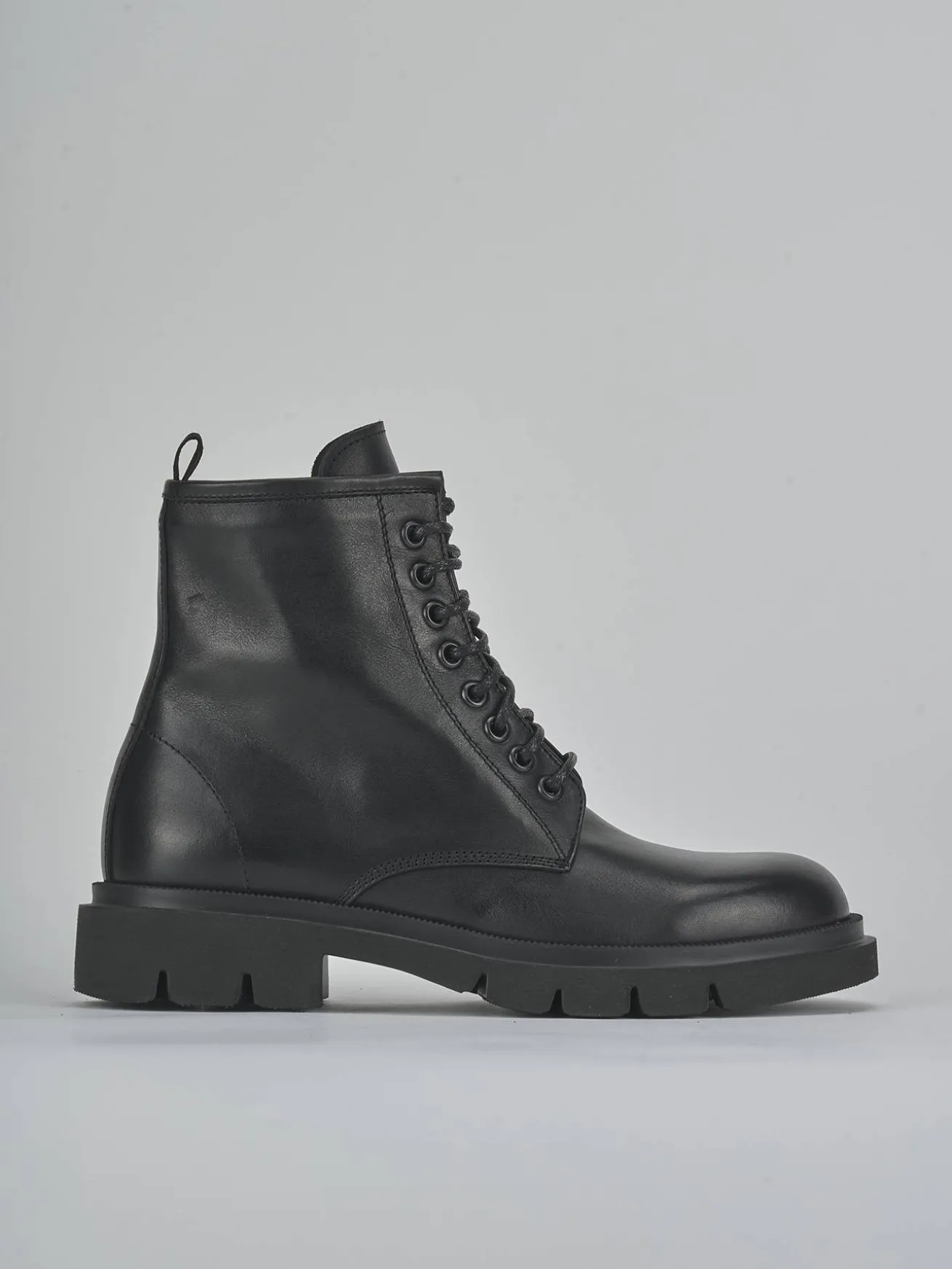 Anfibi tacco 2cm pelle nero