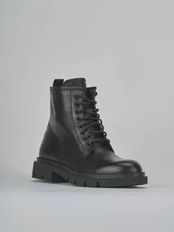 Anfibi tacco 2cm pelle nero