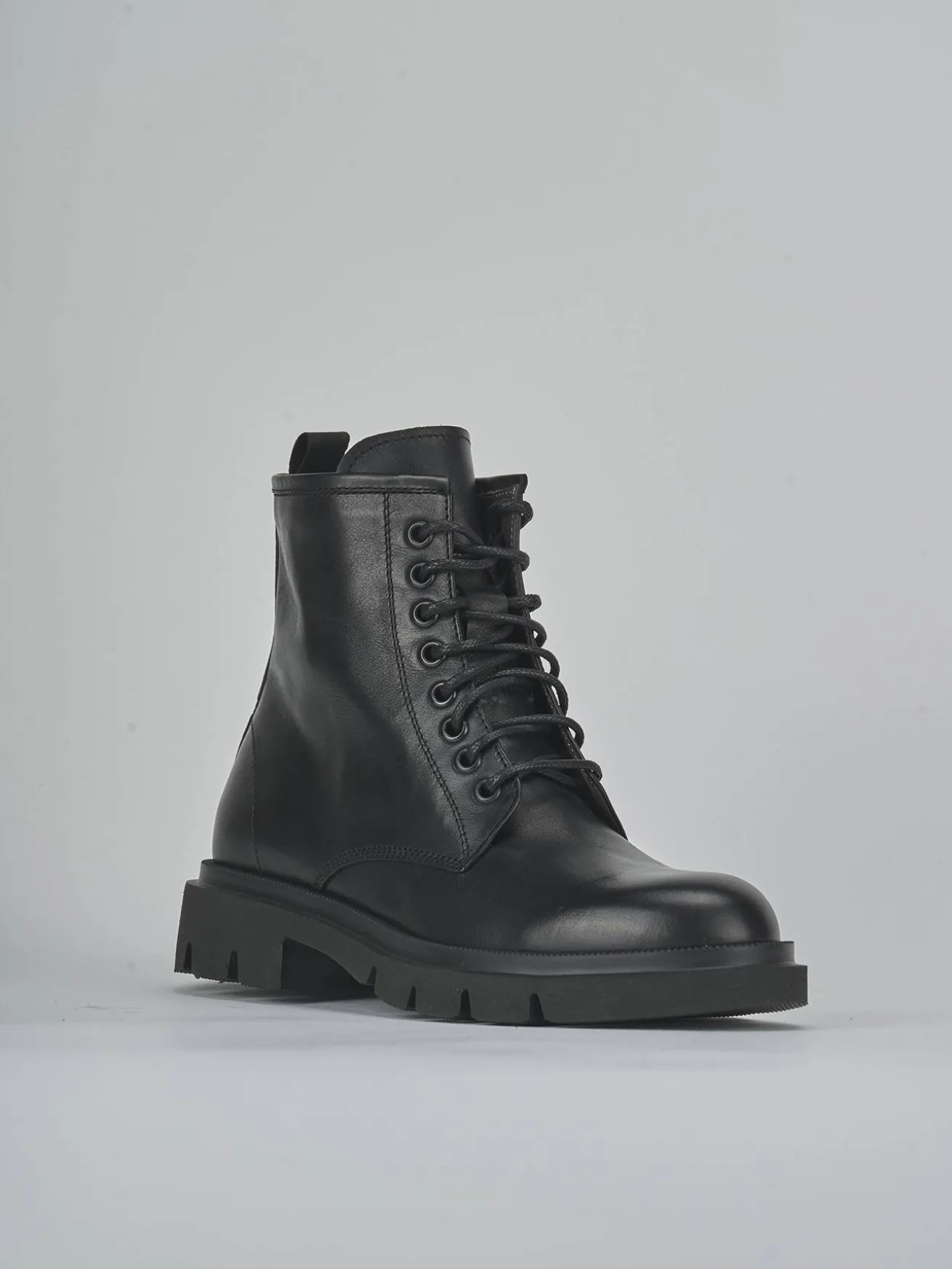 Anfibi tacco 2cm pelle nero