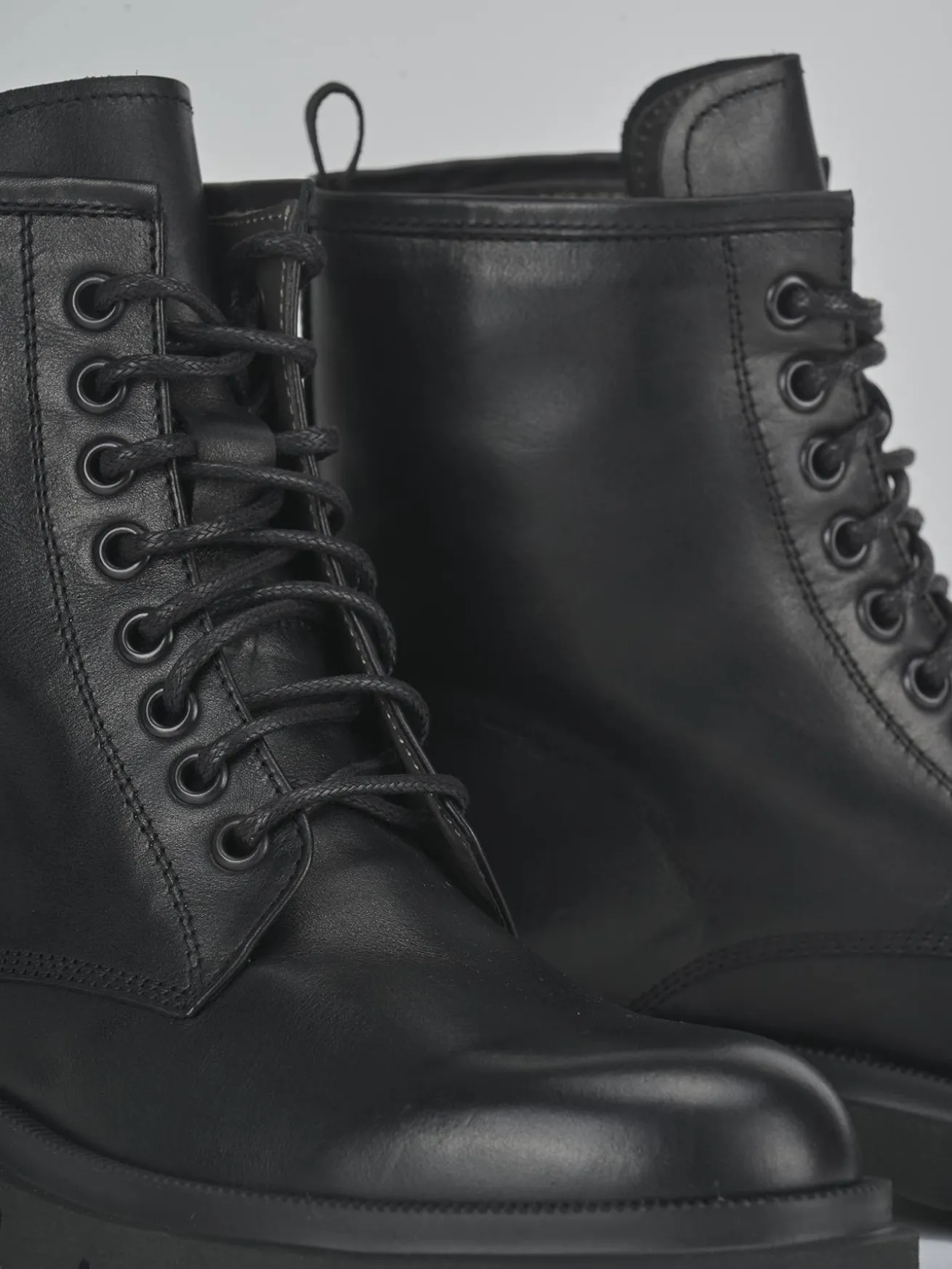 Anfibi tacco 2cm pelle nero