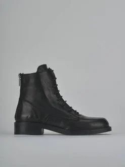 Anfibi tacco 2cm pelle nero