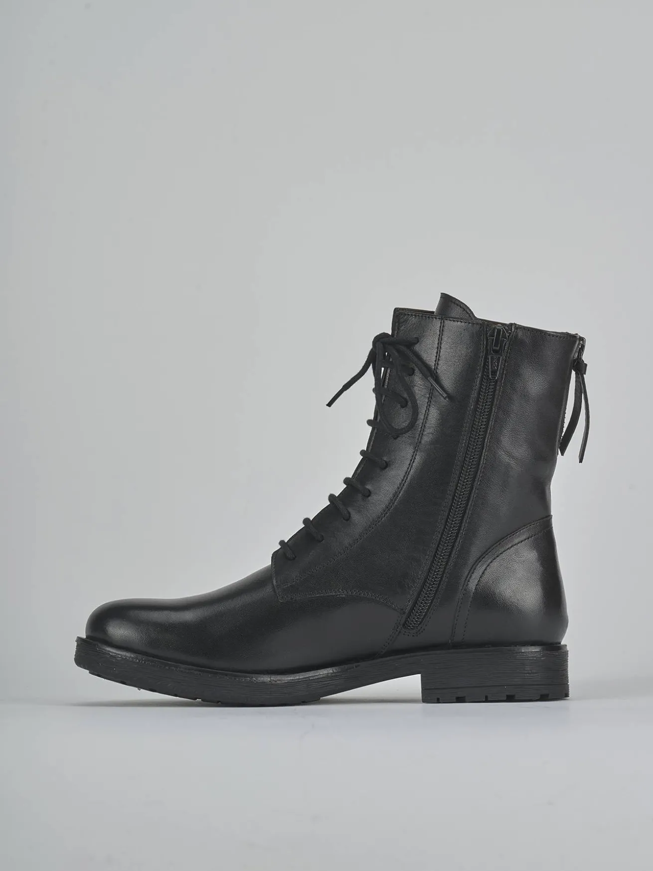 Anfibi tacco 1cm pelle nero