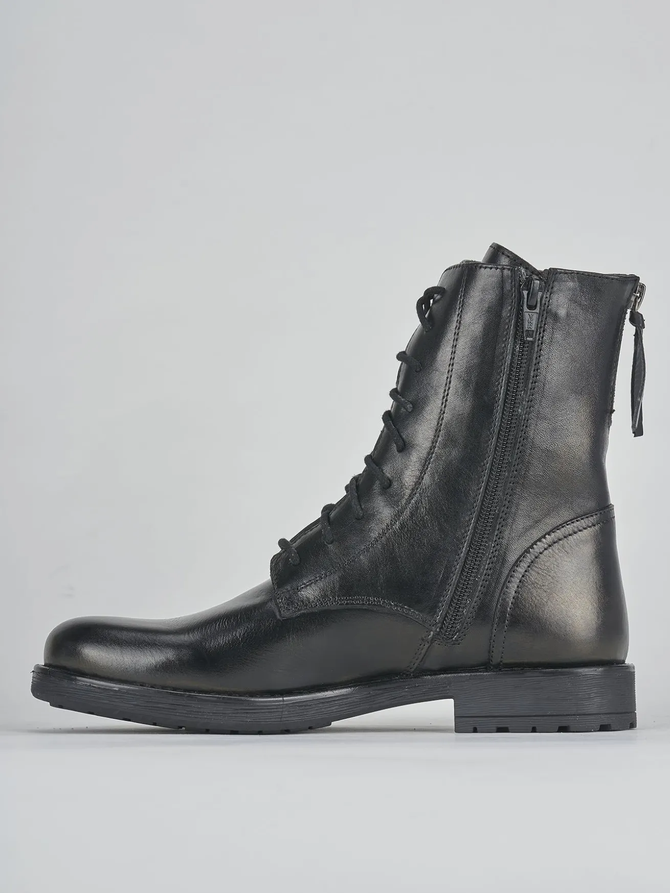 Anfibi tacco 2cm pelle nero