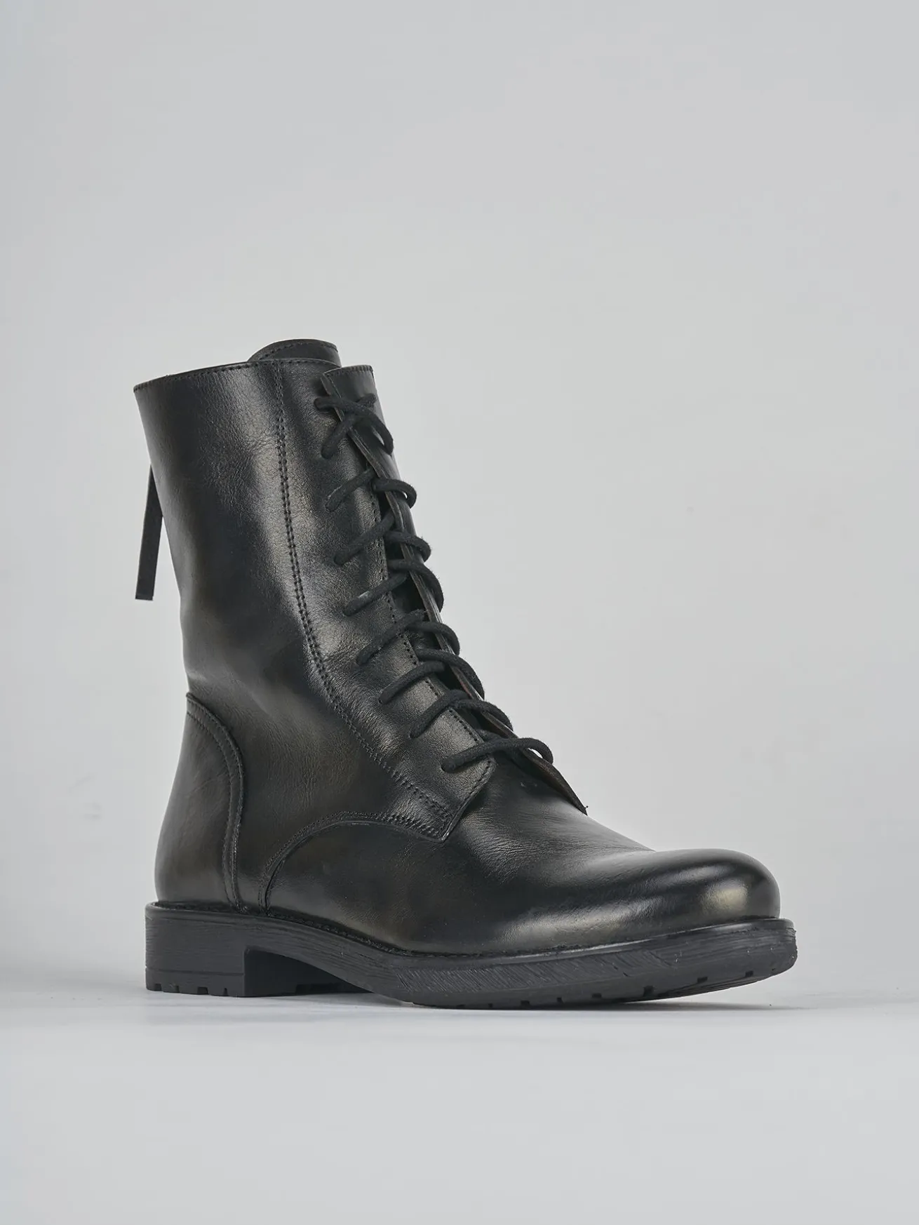 Anfibi tacco 2cm pelle nero