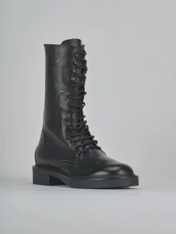 Anfibi tacco 2cm pelle nero