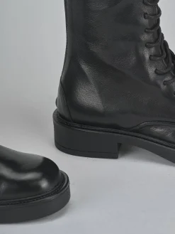 Anfibi tacco 2cm pelle nero