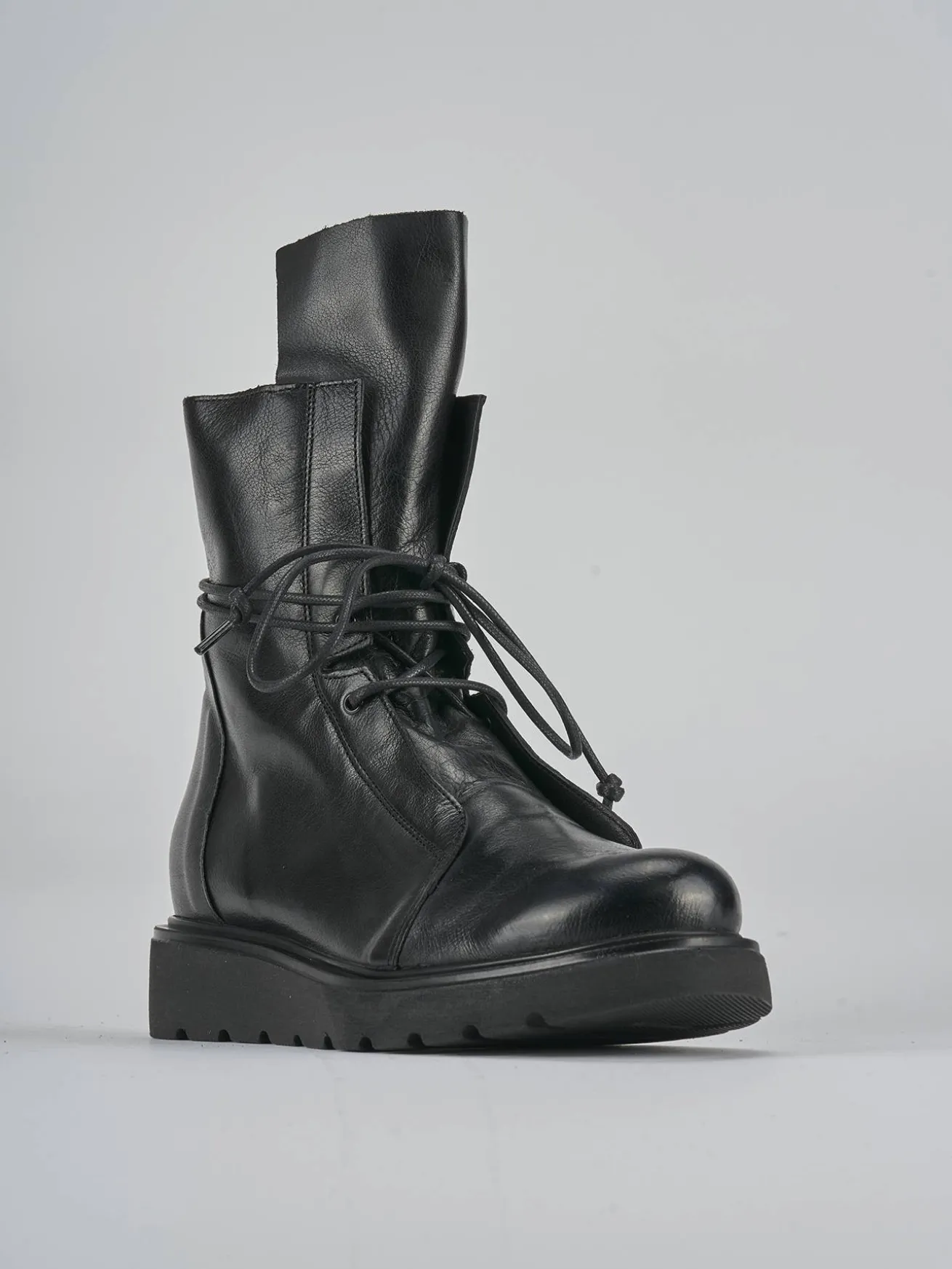 Anfibi tacco 1cm pelle nero