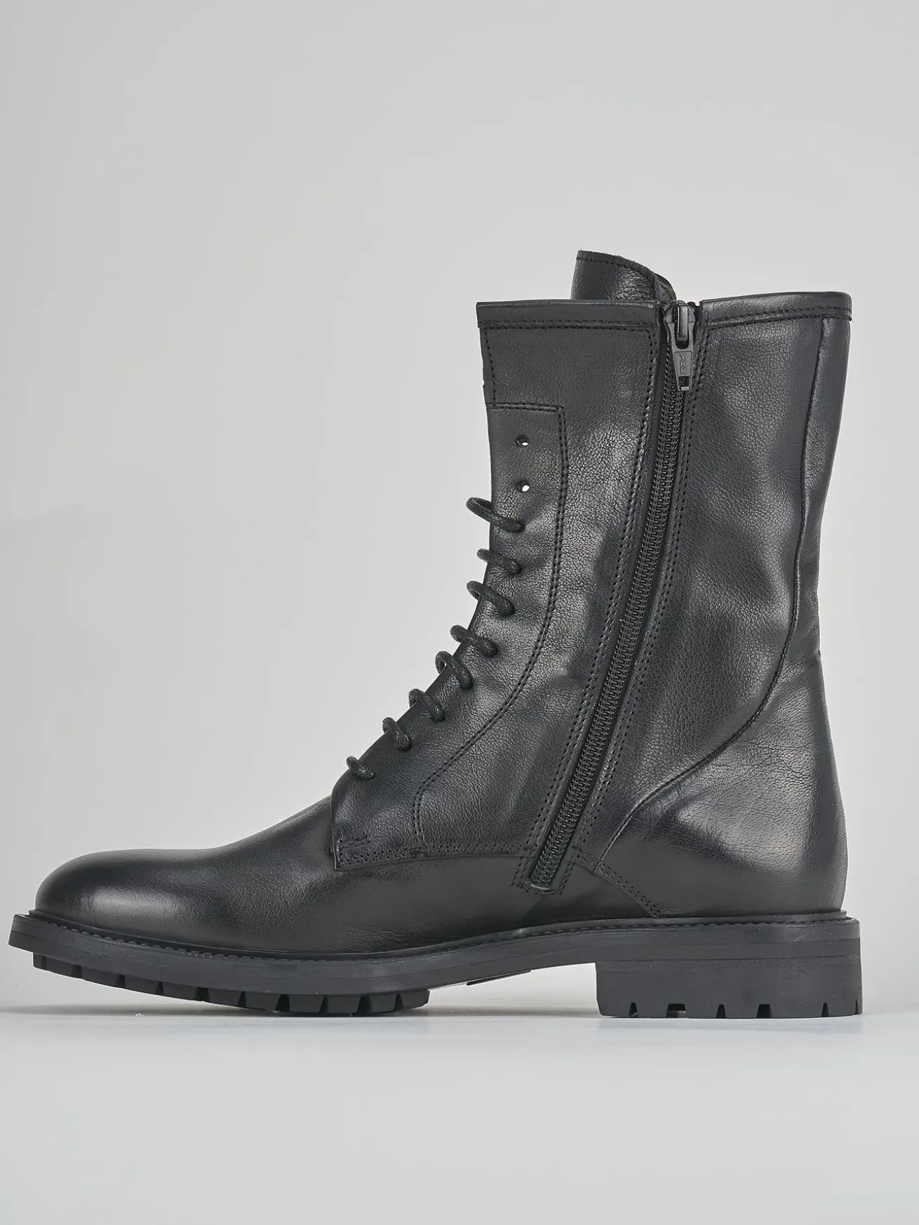 Anfibi tacco 2cm pelle nero