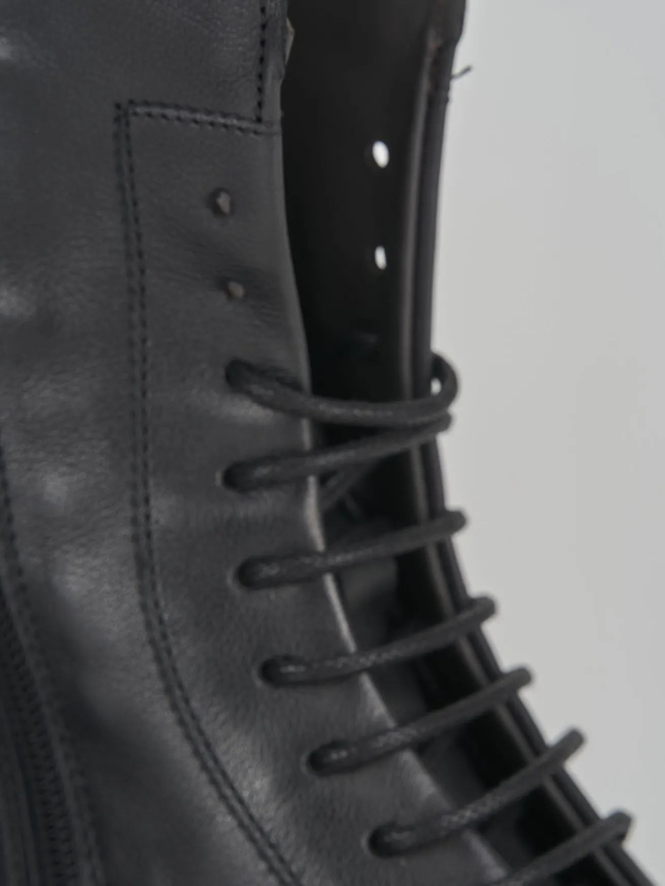 Anfibi tacco 2cm pelle nero