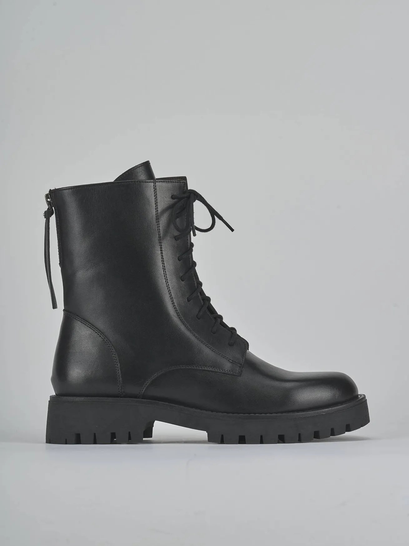 Anfibi tacco 2cm pelle nero