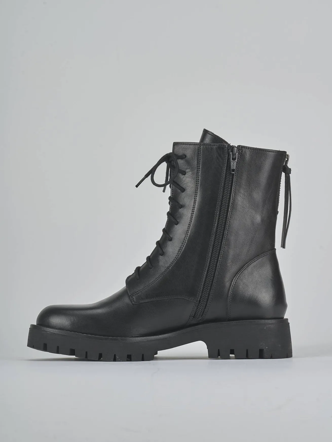 Anfibi tacco 2cm pelle nero