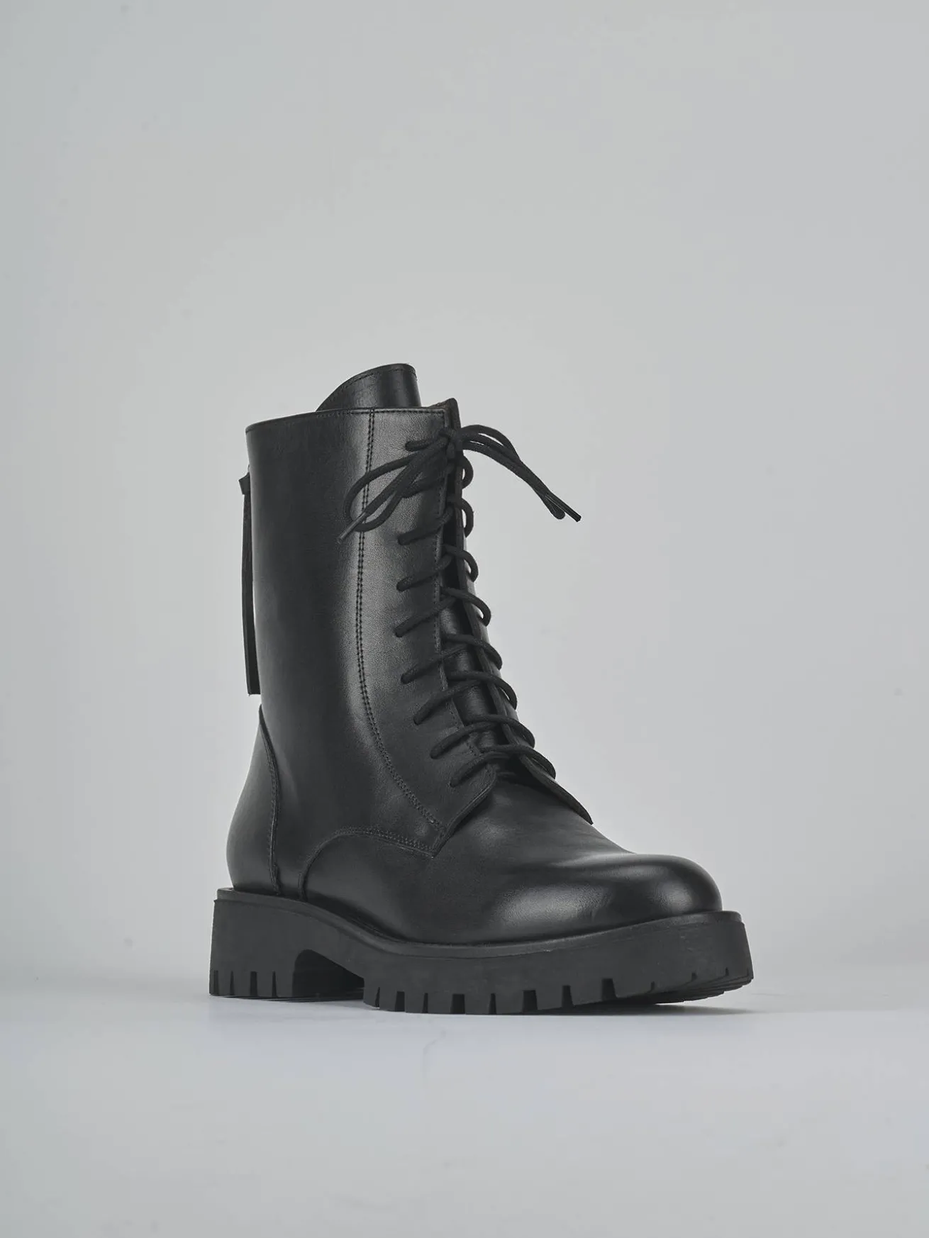 Anfibi tacco 2cm pelle nero