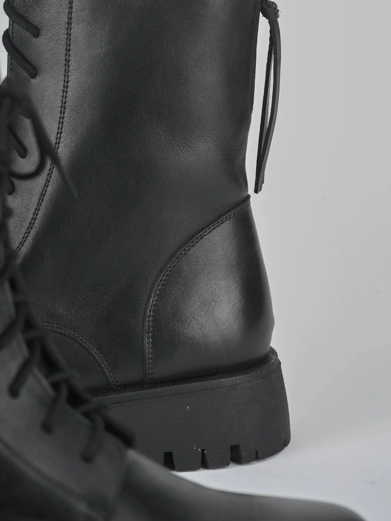 Anfibi tacco 2cm pelle nero