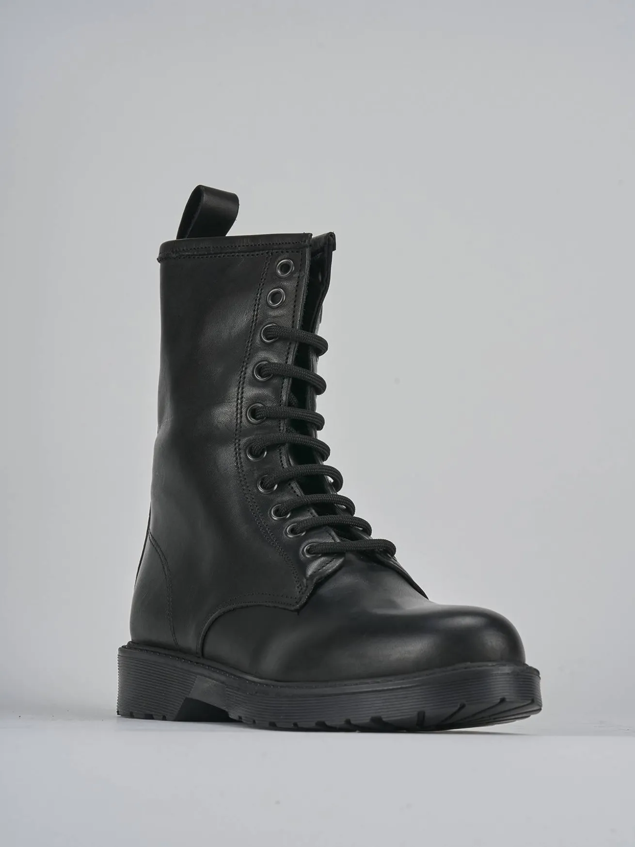 Anfibi tacco 2cm pelle nero