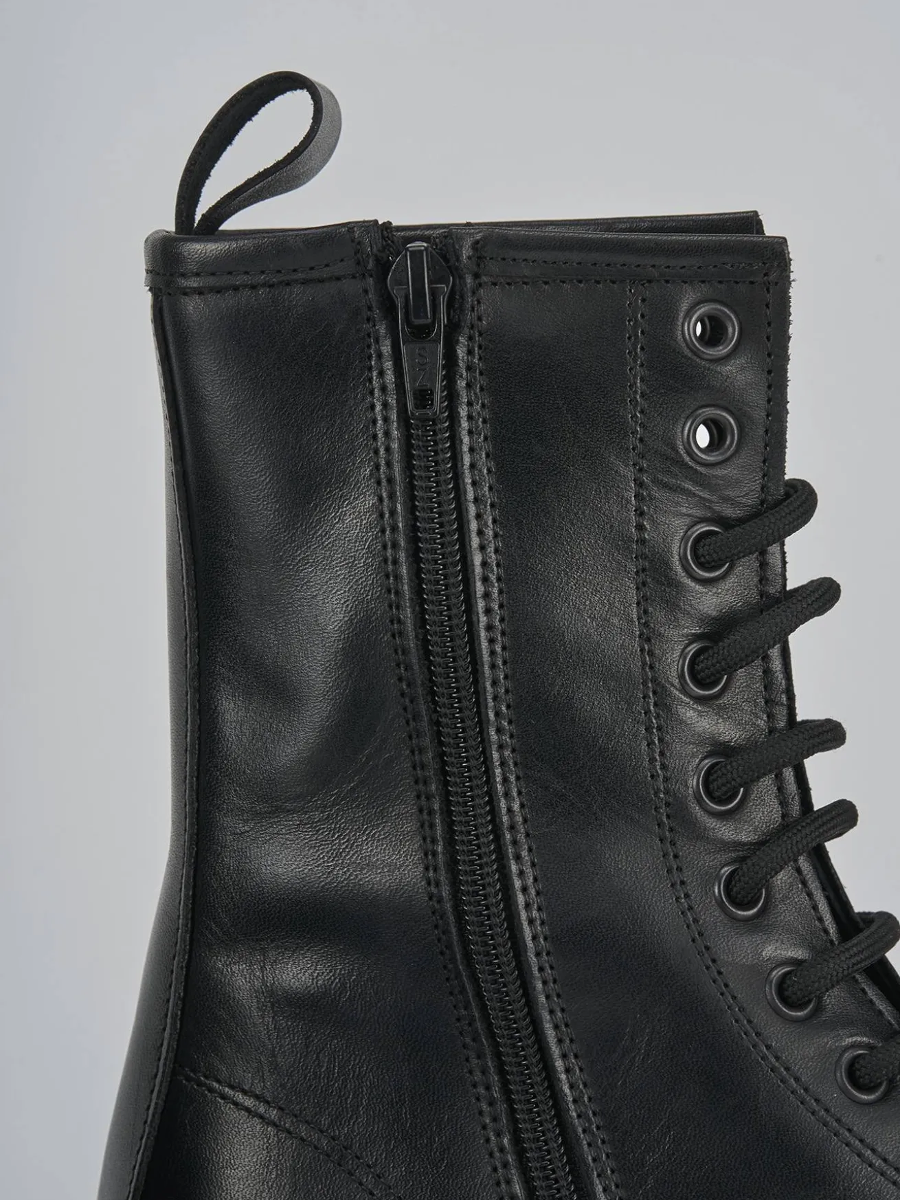 Anfibi tacco 2cm pelle nero