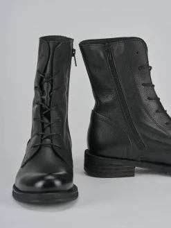 Anfibi tacco 2cm pelle nero