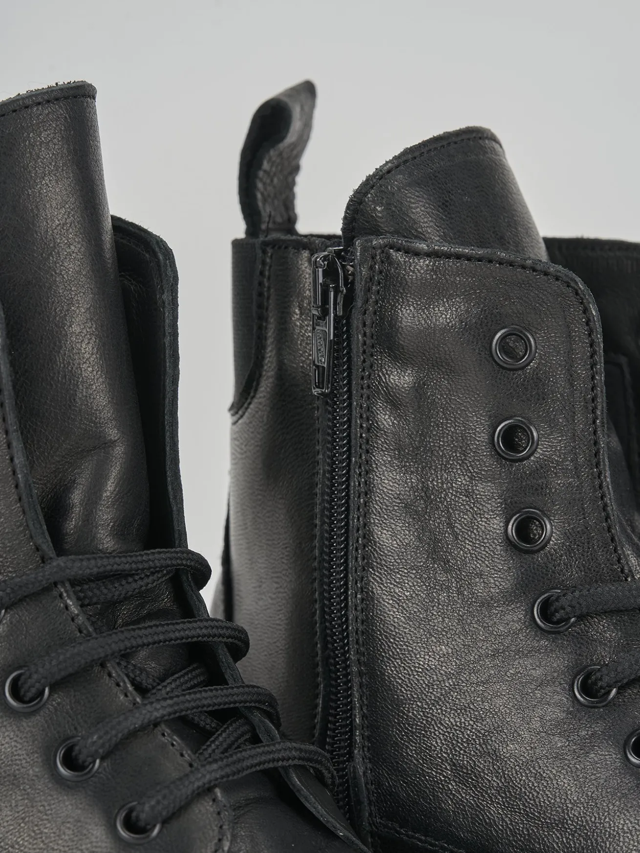 Anfibi tacco 1cm pelle nero