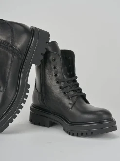 Anfibi tacco 1cm pelle nero