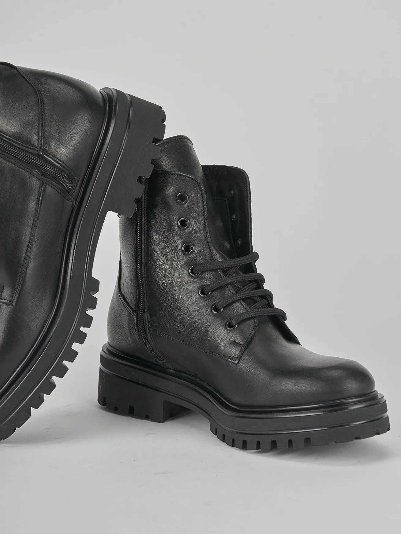 Anfibi tacco 1cm pelle nero