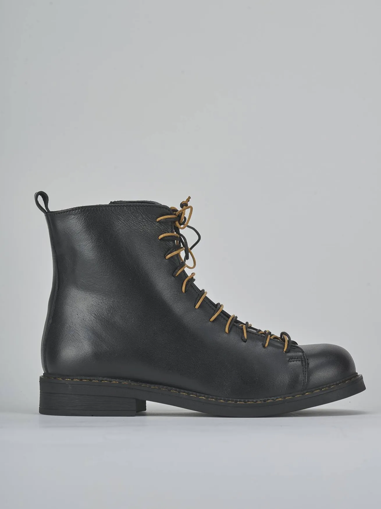 Anfibi tacco 1cm pelle nero