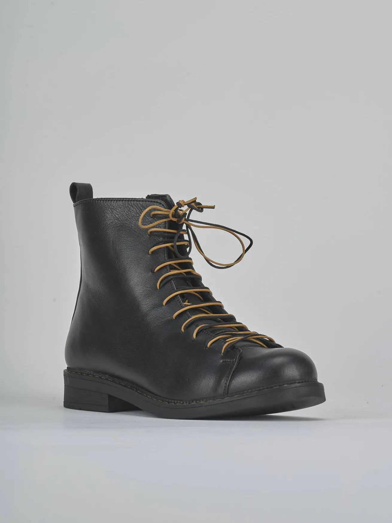 Anfibi tacco 1cm pelle nero