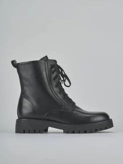 Anfibi tacco 2cm pelle nero