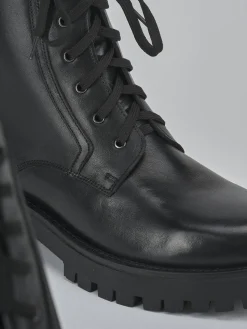 Anfibi tacco 2cm pelle nero