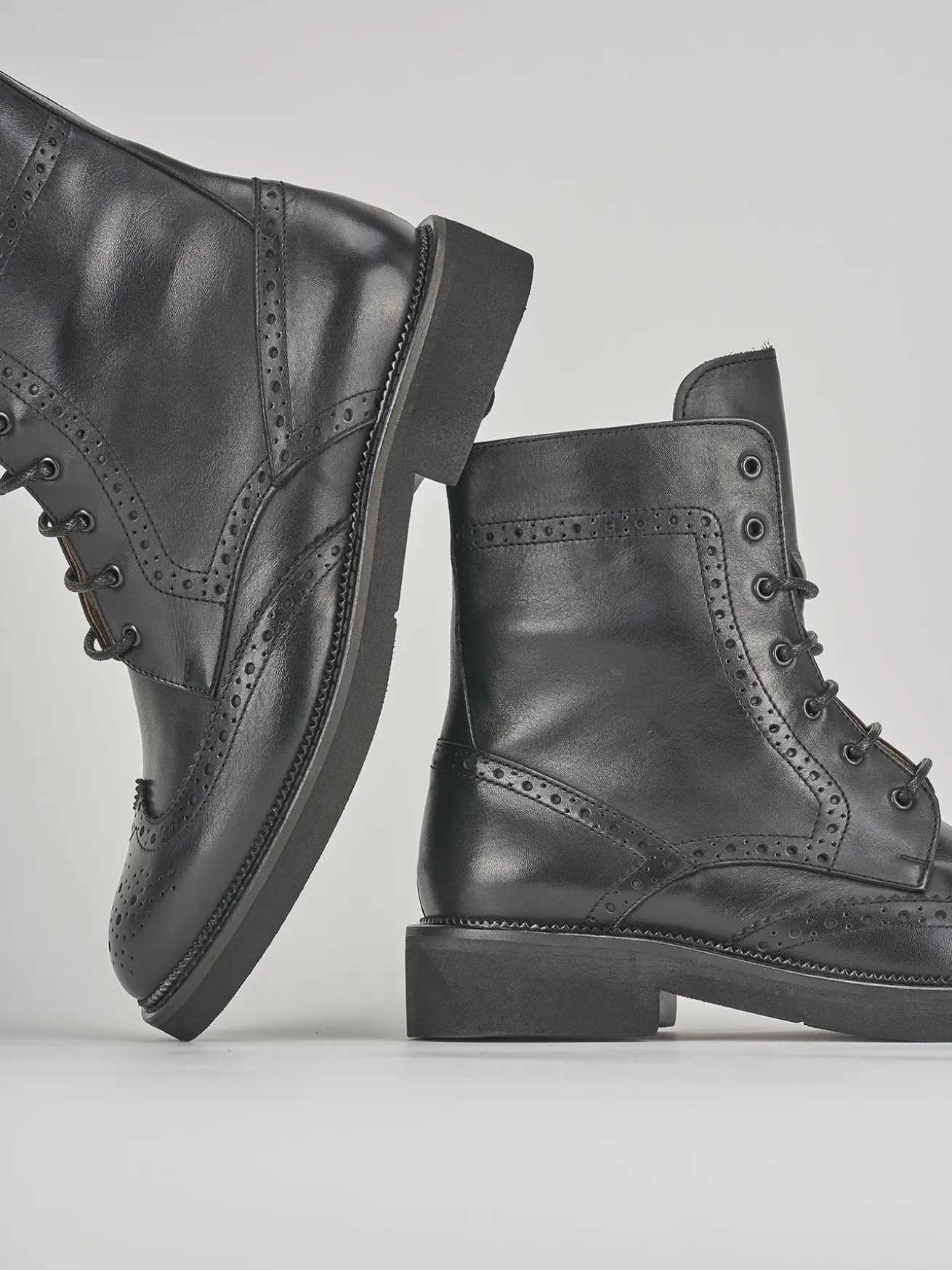 Anfibi tacco 2cm pelle nero