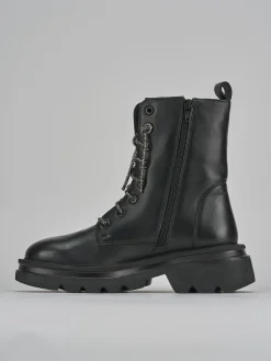 Anfibi tacco 2cm pelle nero