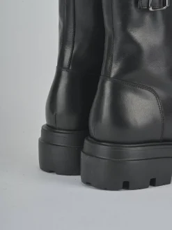 Anfibi tacco 2cm pelle nero