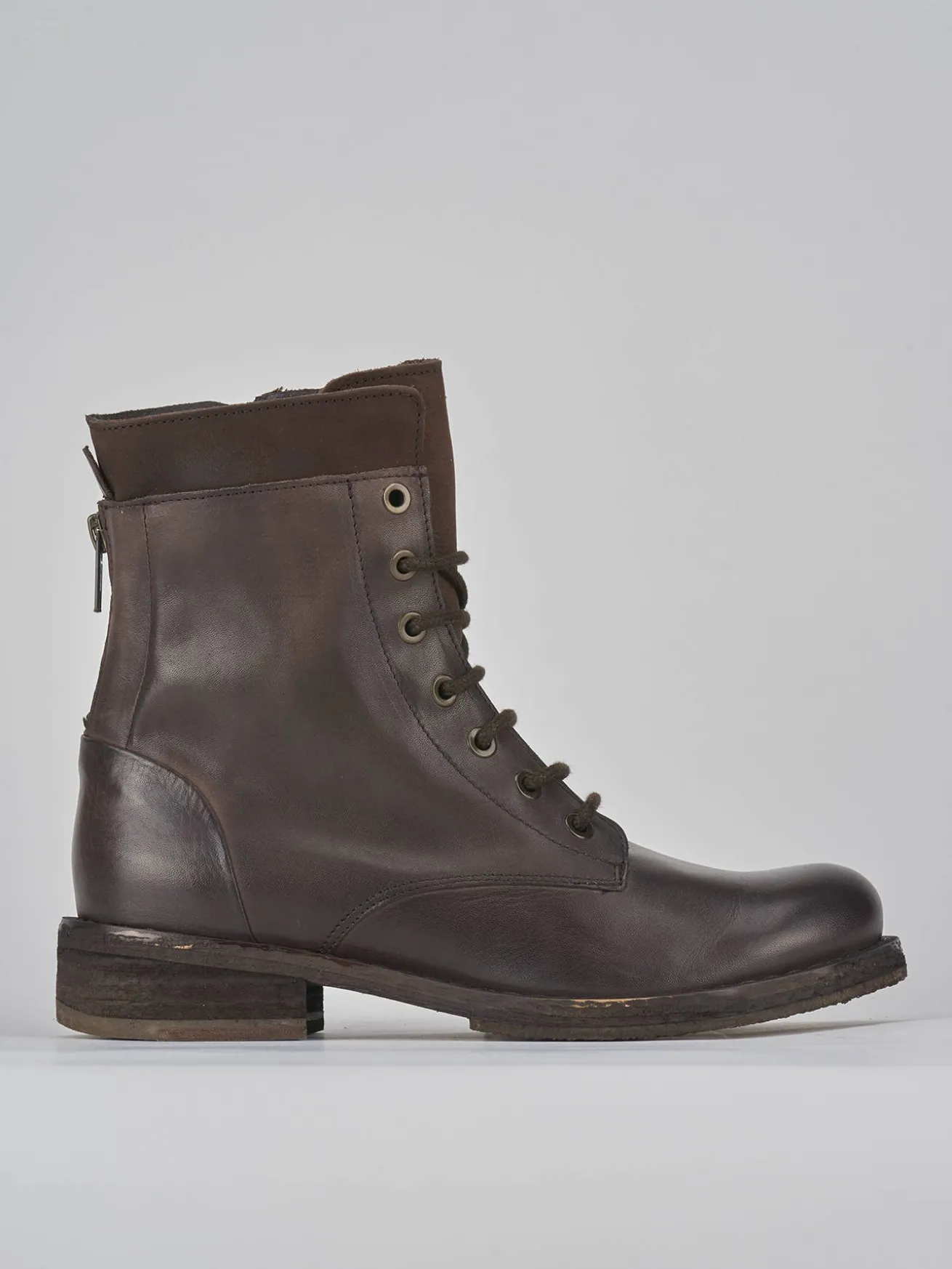 Anfibi tacco 2cm pelle testa