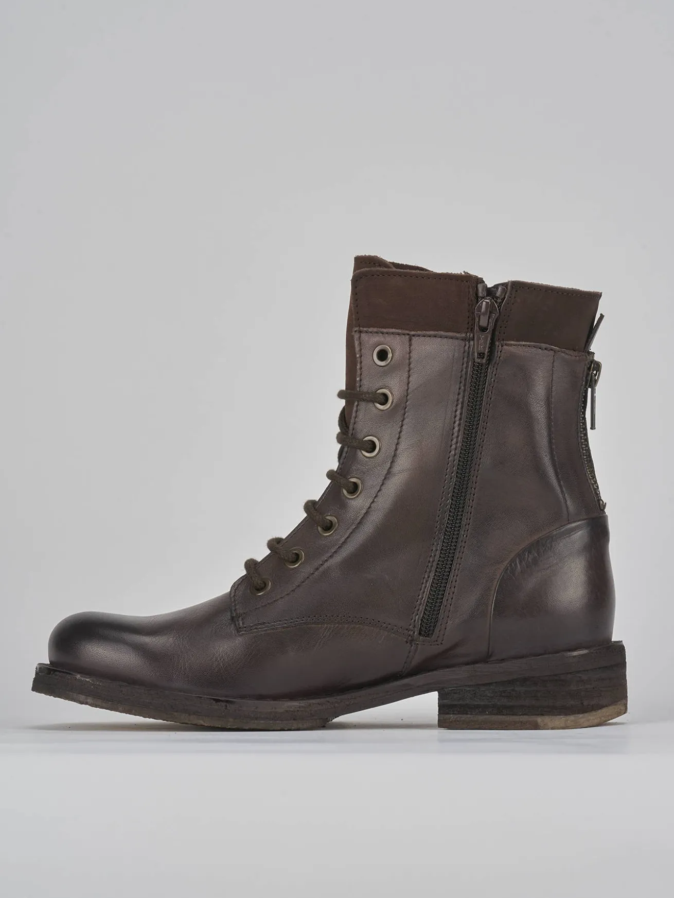 Anfibi tacco 2cm pelle testa