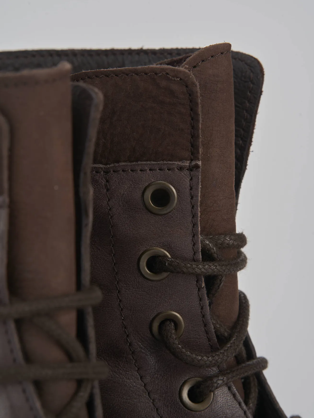 Anfibi tacco 2cm pelle testa