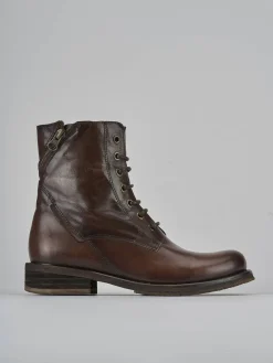 Anfibi tacco 2cm pelle testa