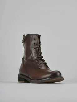 Anfibi tacco 2cm pelle testa