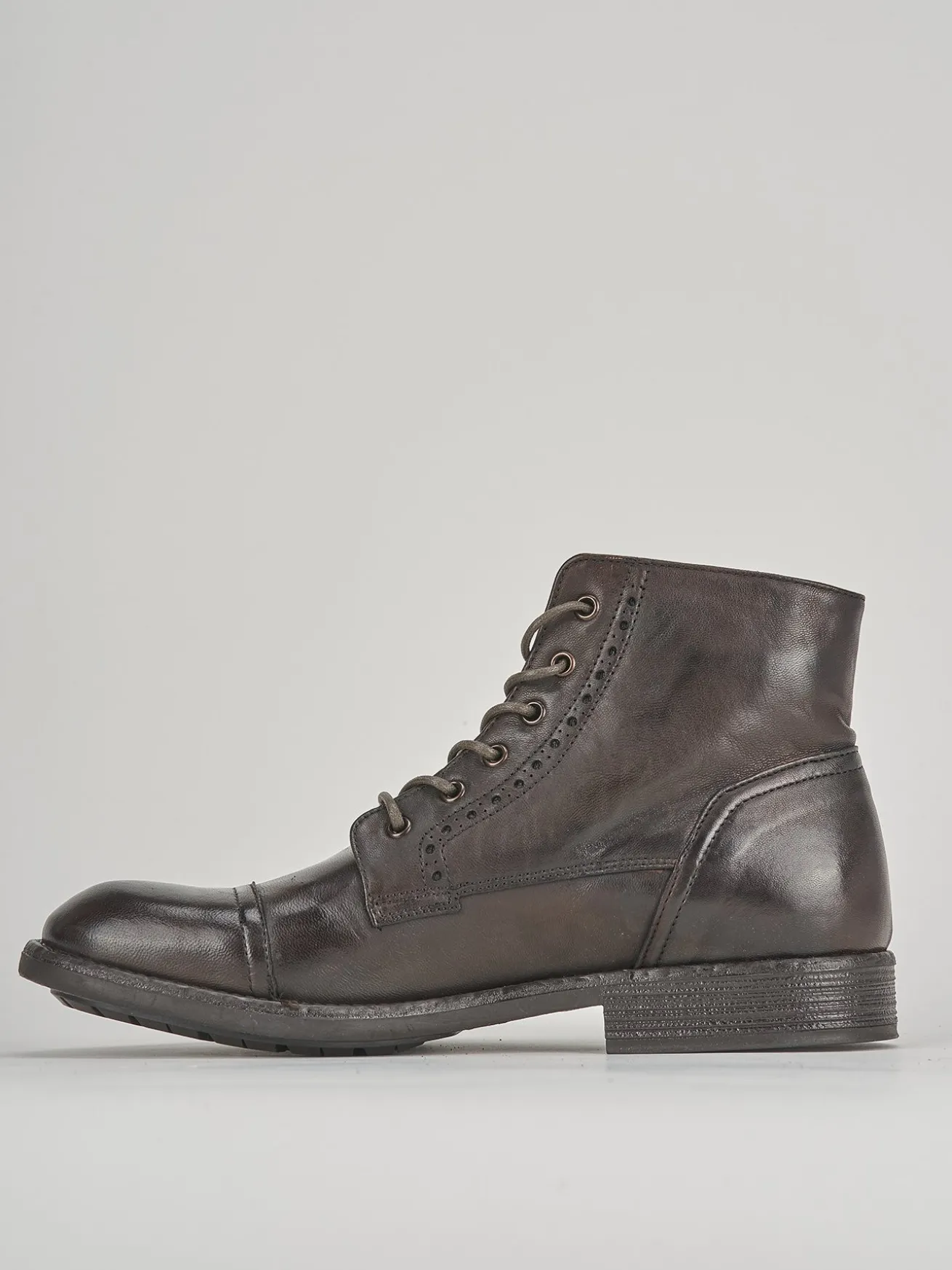 Anfibi tacco 2cm pelle testa