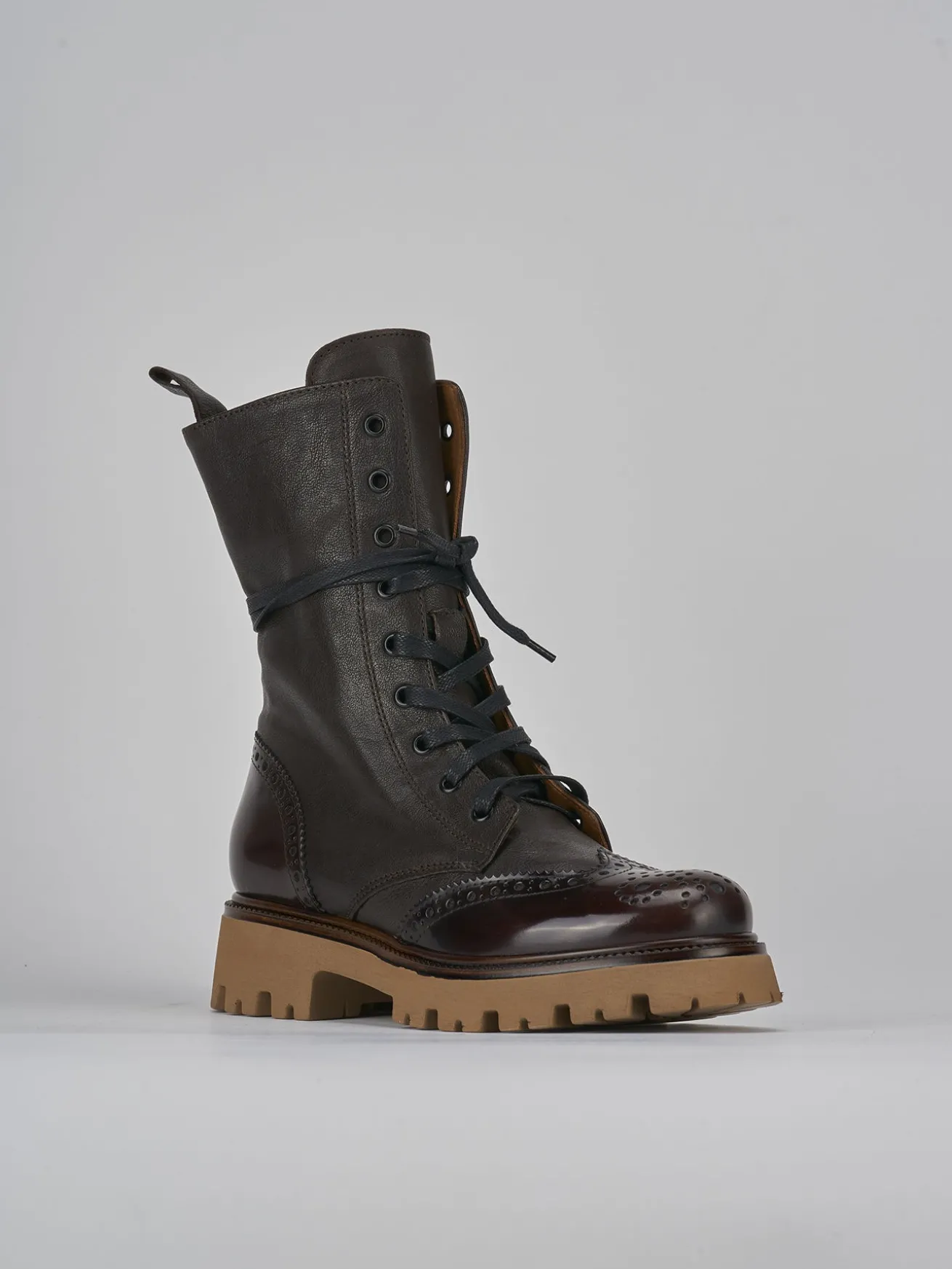 Anfibi tacco 2cm pelle testa