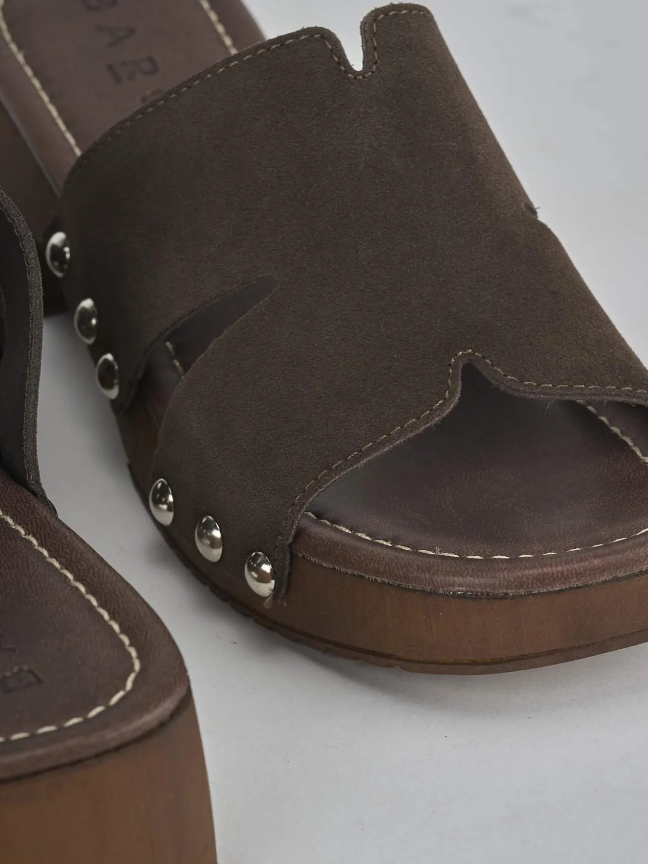 Ciabatte tacco 3cm camoscio testa